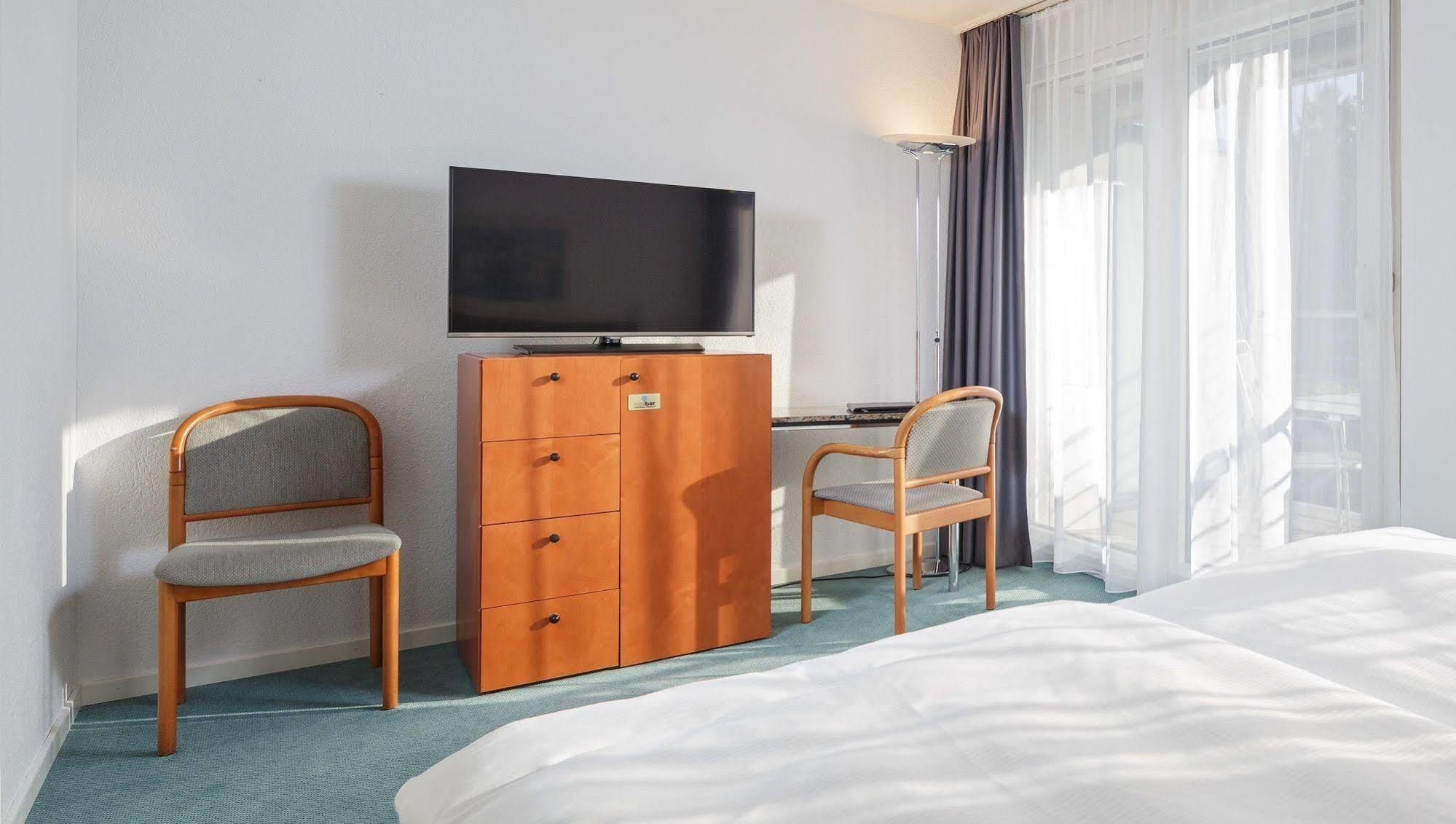 Wellness Hotel Tenedo - Thermalquellen Resort Bad Bad Zurzach Buitenkant foto