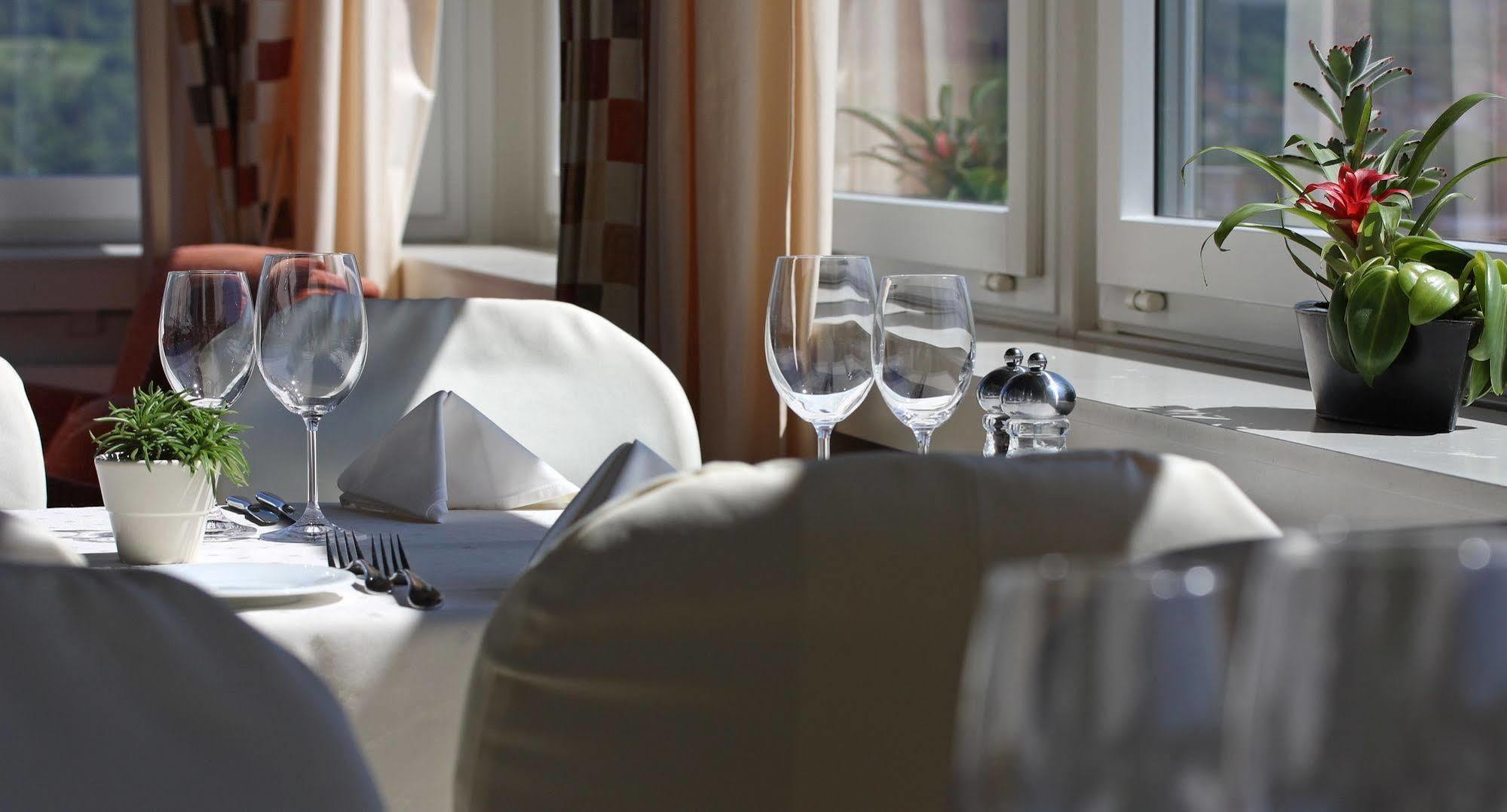 Wellness Hotel Tenedo - Thermalquellen Resort Bad Bad Zurzach Buitenkant foto