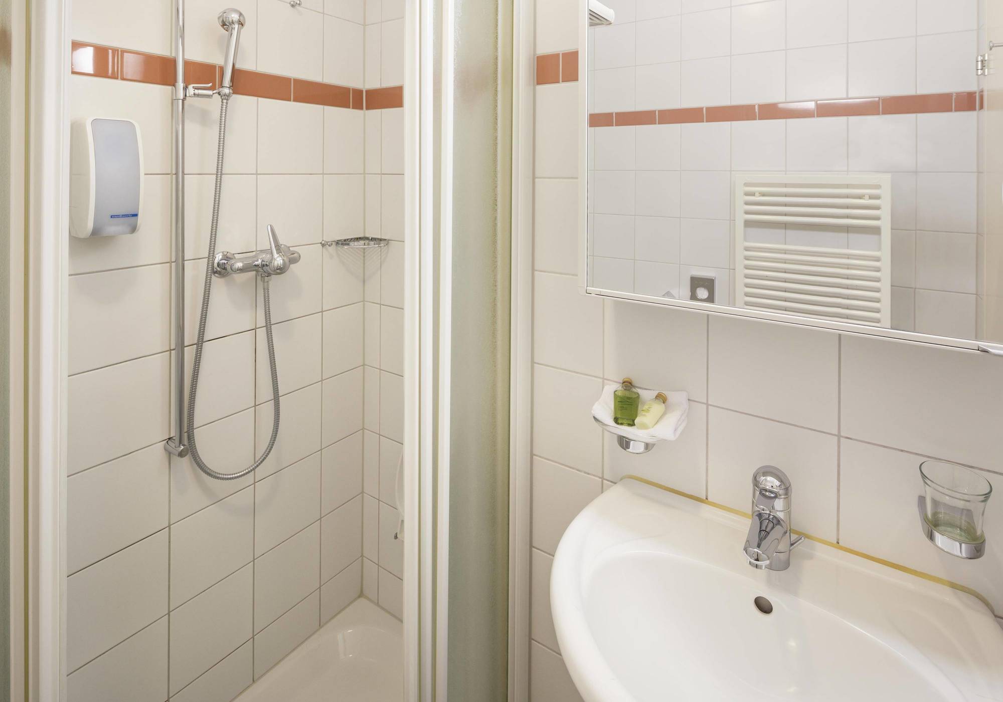 Wellness Hotel Tenedo - Thermalquellen Resort Bad Bad Zurzach Buitenkant foto