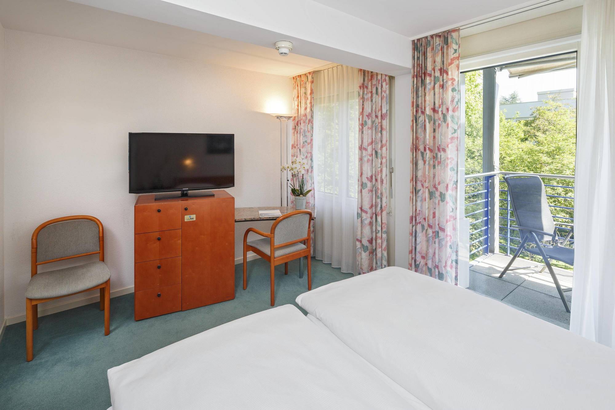 Wellness Hotel Tenedo - Thermalquellen Resort Bad Bad Zurzach Buitenkant foto